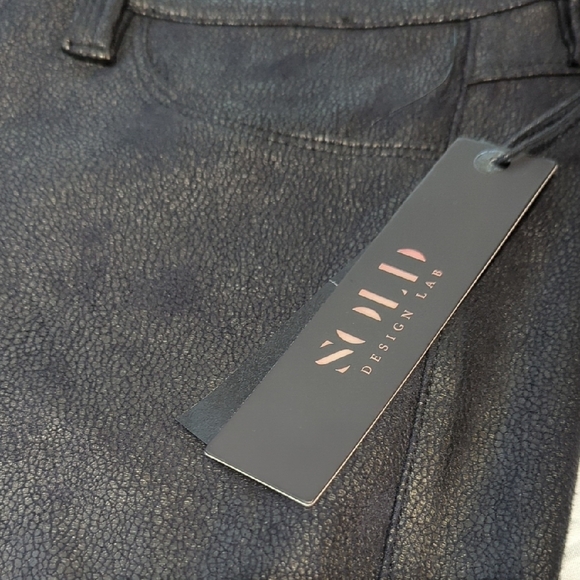 SOLD Design Lab Textured Black Jeans - Picture 3 of 10